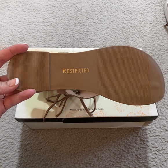 ✨NWB-Frilly Sandals! ✨ - Picture 3 of 4